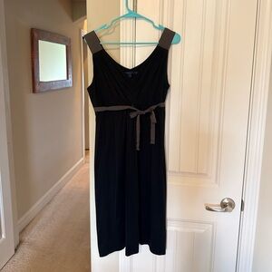 Biden Black & Gray Sleeveless V-Neck Dress